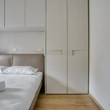 Apartment Joivy Stylish Flat For 2 With A Balcony Milan