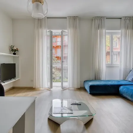 Joivy Stylish Flat For 2 With A Balcony Милан