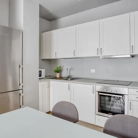 Joivy Stylish Flat For 2 With A Balcony Милан